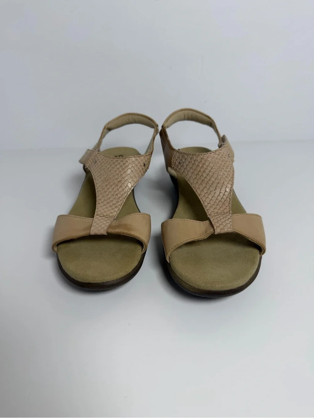 Clarks Collection Roza Pine T-Strap Wedge Sandals Beige Nude Tan Women's 7.5 - Picture 2 of 7
